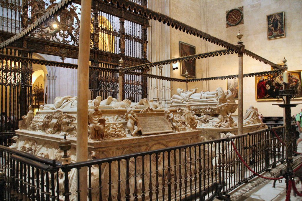 Cenotafio de los Reyes Católicos en el interior de la Capilla Real