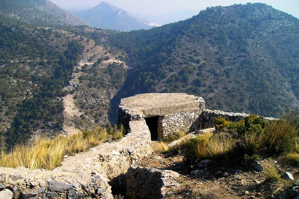 Trincheras de la Guerra Civil Española en el Parque Natural de la Sierra de Huétor